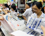 Khẩu trang vẫn bị thổi giá, người TP.HCM bớt mua do không thiếu, Hà Nội khan hàng