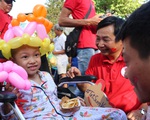 Bệnh nhi vui chợ xuân, mừng năm mới