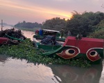 Tạm giữ hai ghe khai thác cát trái phép trên sông Sài Gòn vào ban đêm