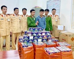 Chở gần 1 tấn pháo cùng động vật hoang dã về Việt Nam, một xe khách biển số Lào bị bắt