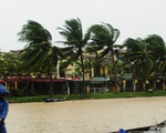 Nước biển tràn vào Cù Lao Chàm, phố cổ Hội An run rẩy trong bão