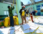 Cùng Tuổi Trẻ dựng lại mái nhà, mái trường cho vùng bão lũ