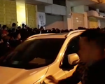Video: CĐV Viettel chen lấn vào sân Hàng Đẫy để xem trận thư hùng với Hoàng Anh Gia Lai