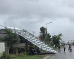 Bão đã vào đất liền và suy yếu thành áp thấp, nhiều nơi mất điện, cây đổ