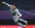 Video: Thủ môn Trung Quốc phản xạ xuất thần phút 90+2 khiến cựu sao Premier League sững sờ
