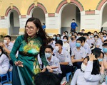 Nghệ sĩ Kim Xuân: Tôi mong muốn nam sinh mặc áo dài chào cờ đầu tuần