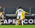 Lập cú đúp trong 4 phút, Ronaldo giúp Juventus đánh bại Cagliari
