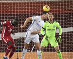 Johnny Evans đốt lưới nhà, Liverpool thắng dễ Leicester City