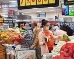 Người Sài Gòn tranh thủ ngày đầu tuần đi siêu thị mua hàng khuyến mãi