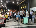 Phân làn xe ở Tân Sơn Nhất: lắp thêm 2 thang máy cho khách đón xe công nghệ
