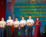 Phó chủ tịch nước trao phần thưởng cho học sinh xuất sắc tại kỳ thi Olympic quốc tế