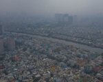 Ô nhiễm không khí, bầu trời TP.HCM mù mờ cả ngày