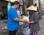 Đổi rác tái chế lấy thực phẩm, giúp người khó khăn