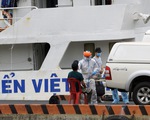 Đưa 11 thuyền viên tàu Xin Hong về bờ, còn 1 người Việt Nam mất tích