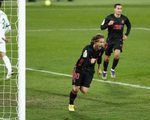 Không thắng nổi Elche, Real Madrid tụt lại so với Atletico Madrid