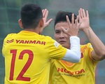 Quang Hải ăn mừng chiến thắng ở phần khởi động của tuyển Việt Nam