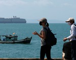 Dân Campuchia lo lắng vì du thuyền bị 'hắt hủi' MS Westerdam cập cảng Sihanoukville