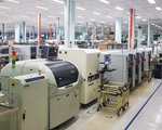 Chờ tăng công suất hoặc giảm nhân công để vượt qua COVID-19