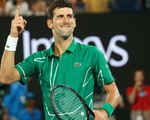 Djokovic "gây sốt" với clip đánh quần vợt với người hâm mộ giữa đường