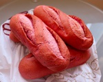 Phóng viên quốc tế: Bánh mì thanh long Việt Nam ngon tuyệt vời