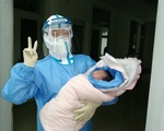 Thai phụ Trung Quốc nhiễm virus corona sinh con an toàn