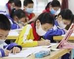 Học sinh miền núi Nghệ An đeo khẩu trang... bằng giấy phòng virus corona