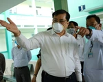 Chủ tịch Đà Nẵng vào khu cách ly thăm bệnh nhân chờ xét nghiệm virus corona