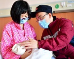 Rơi nước mắt với những hi sinh thầm lặng của y bác sĩ tại Vũ Hán