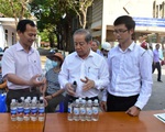 Thừa Thiên Huế hỗ trợ thầy, trò điều chế nước rửa tay diệt khuẩn miễn phí