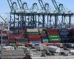 Thâm hụt thương mại của Mỹ giảm lần đầu tiên trong 6 năm