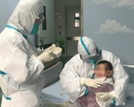 Gia đình nhiễm virus corona, các y tá thay nhau làm 