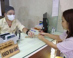 Giá vàng tiếp tục lao dốc, trong nước cao hơn thế giới 1 triệu đồng/lượng