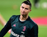 Ronaldo cách ly ở quê nhà sau khi tiếp xúc đồng đội nhiễm COVID-19