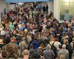 Người Mỹ từ châu Âu ùn ùn về nước, sân bay ở Mỹ quá tải vì sàng lọc sức khỏe