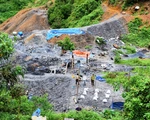 Điều tra vụ giữ 11 phu vàng trái pháp luật tại nhà chủ bãi vàng