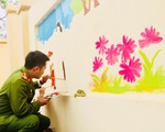 Nghỉ học phòng dịch, bạn trẻ làm tường bích họa, khu vui chơi từ lốp xe