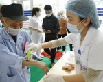 Hai bệnh nhân COVID-19 diễn biến nặng, Bộ Y tế khuyến cáo người cao tuổi