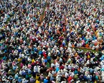 Hàng chục ngàn tín đồ Hồi giáo Bangladesh tụ tập cầu... qua kiếp nạn COVID-19
