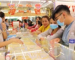 Giá vàng trong nước và thế giới thu hẹp khoảng cách, USD bật tăng