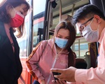 Đi tàu, xe khai báo y tế ra sao?