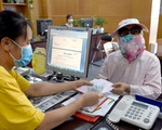 Cụ bà 75 tuổi đi xe ôm đến quyên góp tiền 