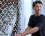 Cột cửa phòng trọ hàng xóm rồi  đốt phòng trọ người tình