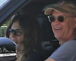Vợ chồng Tom Hanks về Mỹ sau khi nhiễm COVID-19, khỏe mạnh và vẫn cách ly