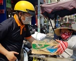 Người Sài Gòn thưa bà con bán vé số dạo: 