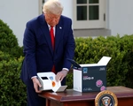 Ông Trump: Đã xét nghiệm được 1 triệu người, tiếp tục siết việc đi lại