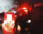 Cả trăm kiôt ở chợ bốc cháy trong đêm, thiệt hại hàng tỉ đồng