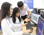 Học sinh lớp 12 TP.HCM trở lại trường: Chia nhỏ lớp, học cách giờ
