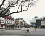 Hà Nội trầm lặng hơn trong ngày đầu cách ly toàn xã hội chống dịch