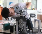 Nhiều sáng kiến hữu ích mùa COVID-19: Robot khử khuẩn phòng cách ly