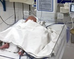 Cứu sống bé sơ sinh nhẹ cân thủng dạ dày kèm dị tật tắc tá tràng